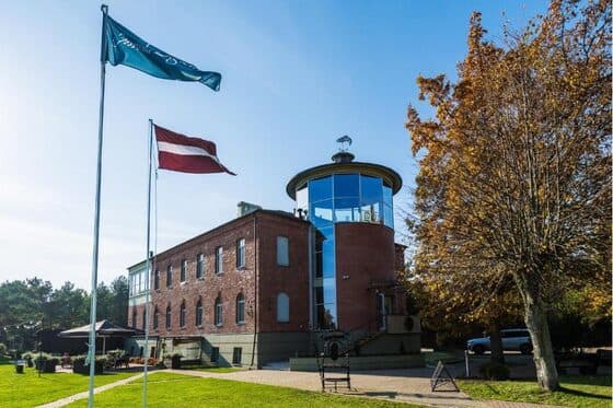 Viesu nama "Jūrnieku Ligzda" ēkas rekonstrukcija